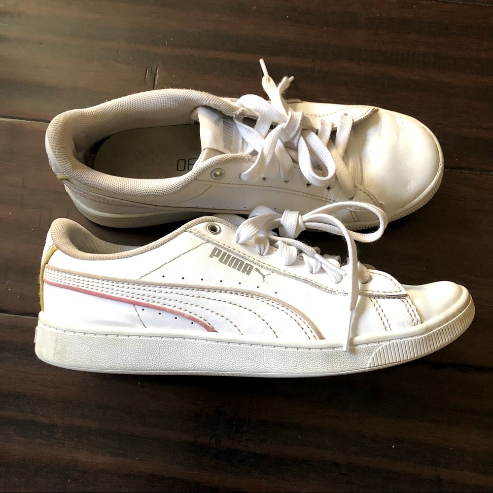 Puma sneaks women size US 6